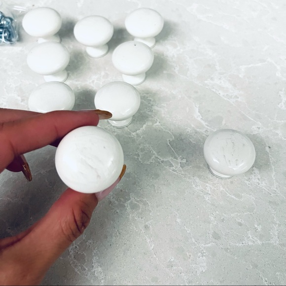 10 White Porcelain, Round Door Knobs (Plus Package of Screws) - Picture 6 of 8